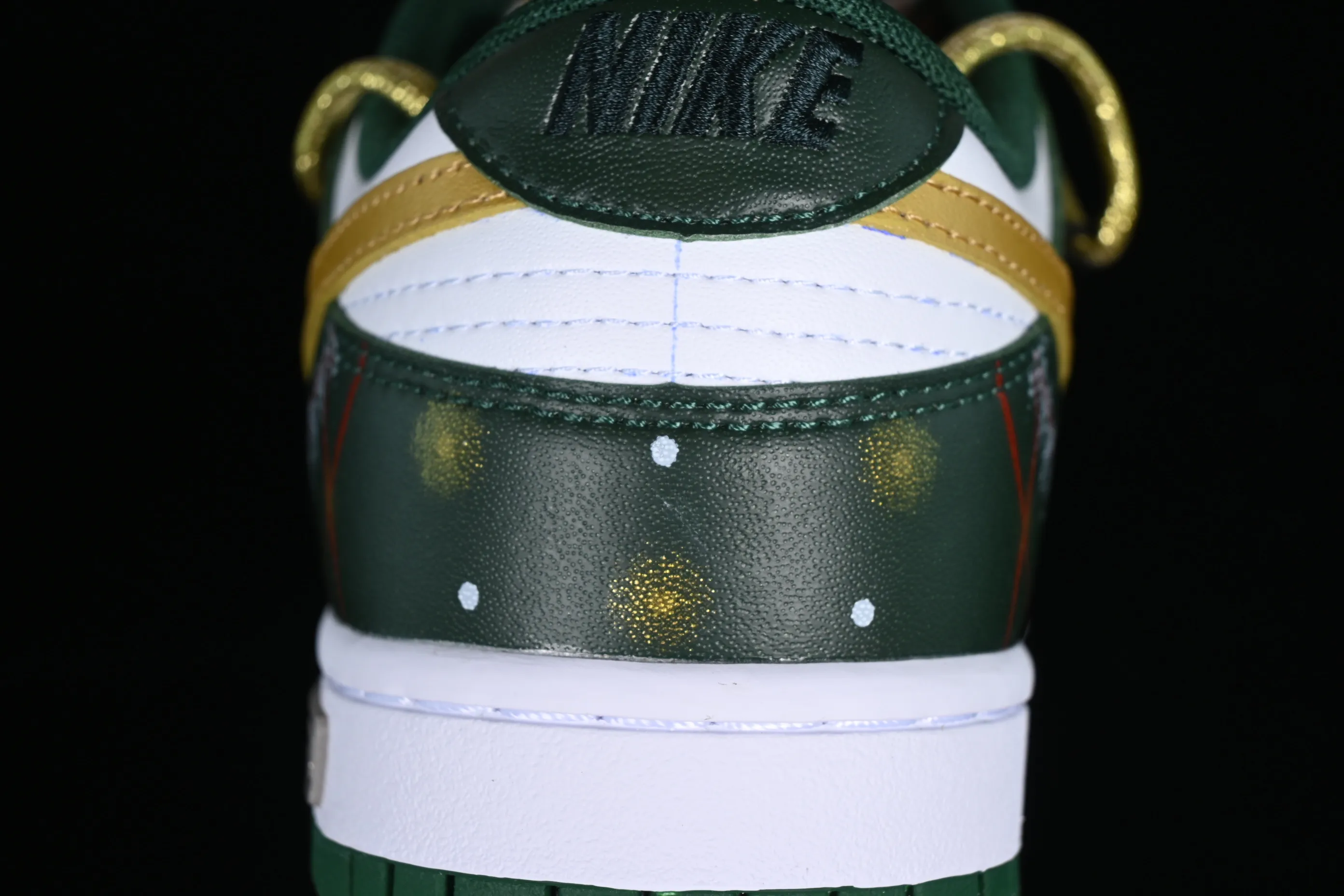 All Categories Nk SB Dunk Series Nk SB Dunk Low Low-top Sneakers Nk Dunk Low Panda Prank-Christmas Tree Green and Yellow SB Strappy Low-top Casual Sneakers DD1391-300